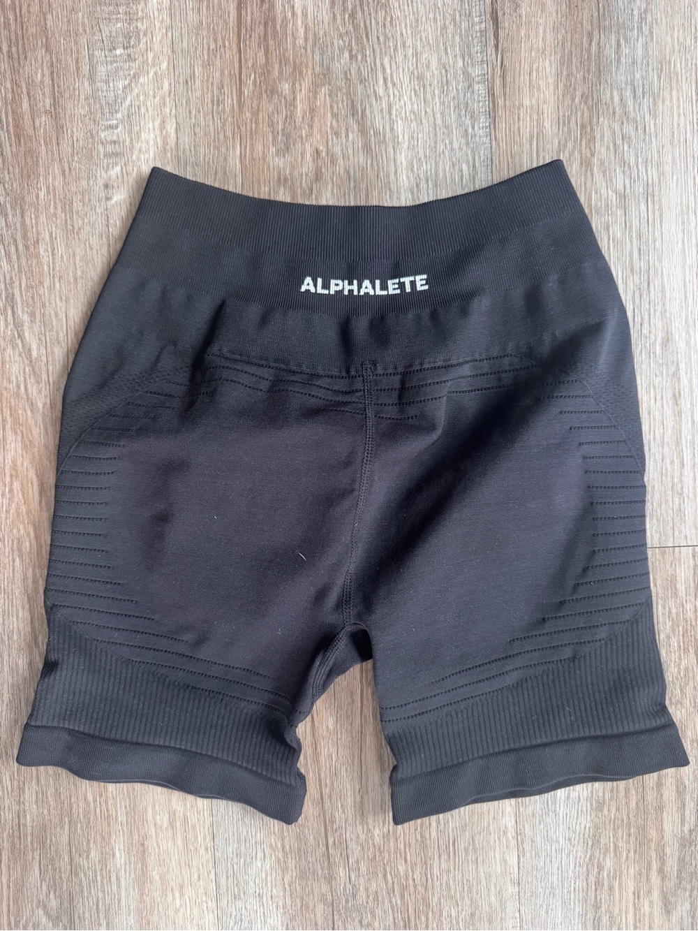 Alphalete Black Seamless High-Rise Bike Shorts - Picture 2 of 2